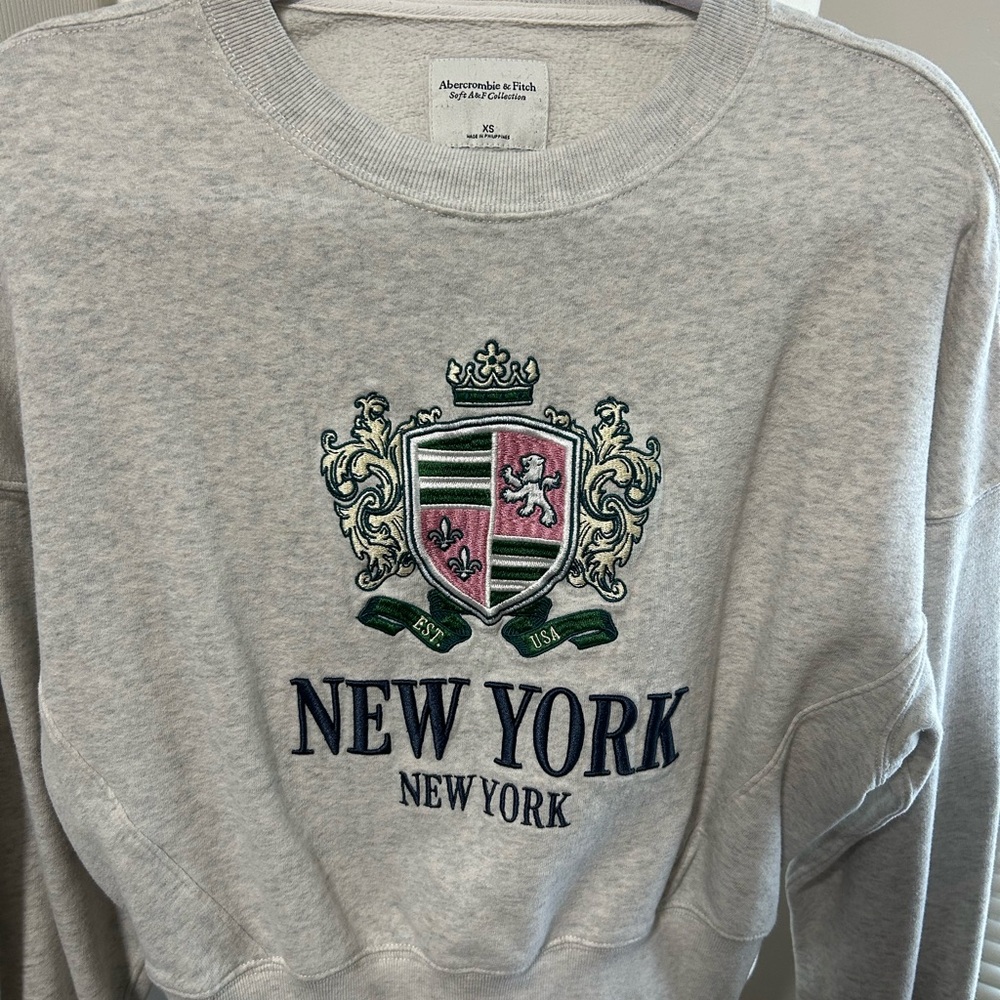 Abercrombie & Fitch Gray Sweatshirt with New York Crest